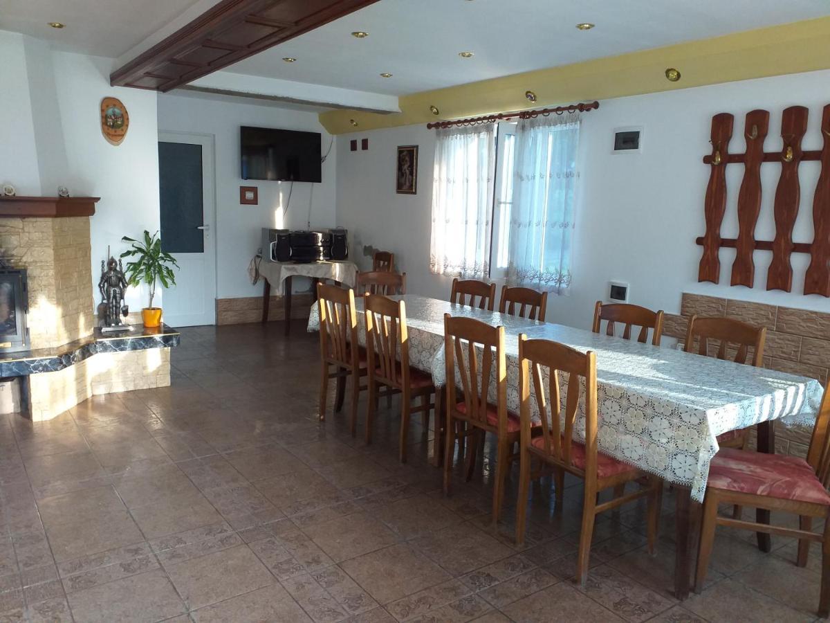 טריאבנה Vacation Home Yoanna מראה חיצוני תמונה