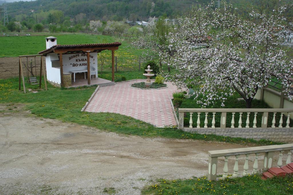 טריאבנה Vacation Home Yoanna מראה חיצוני תמונה