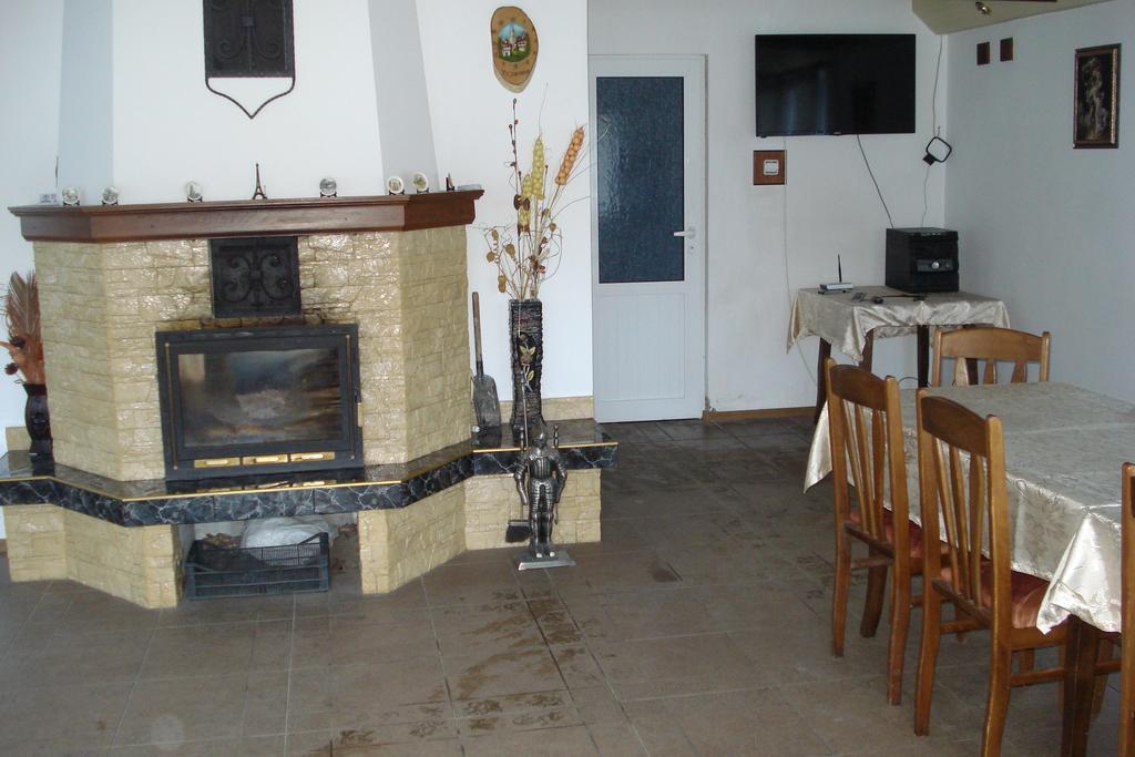 טריאבנה Vacation Home Yoanna מראה חיצוני תמונה